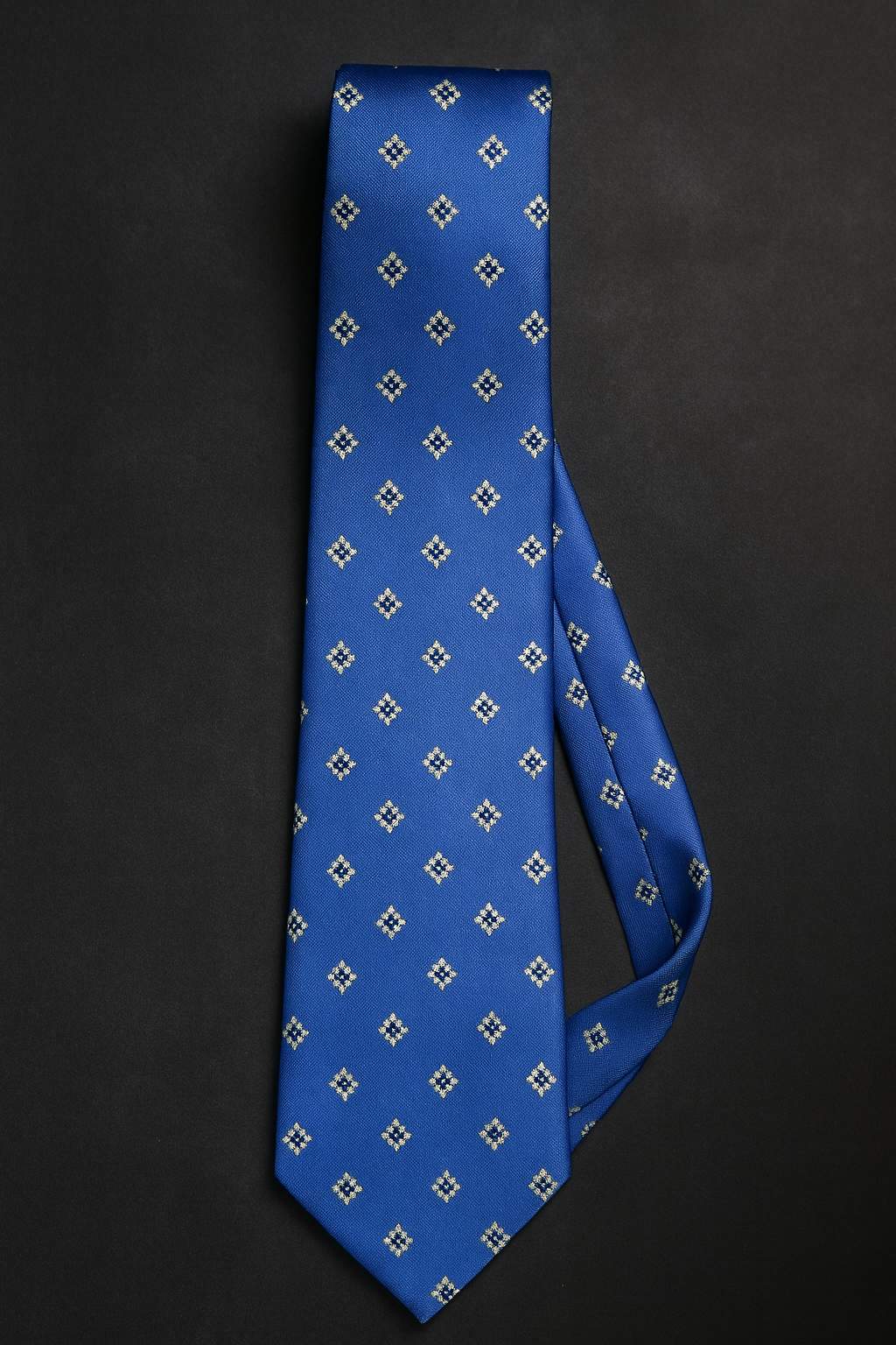 Cravatta blu royal con motivi geometrici